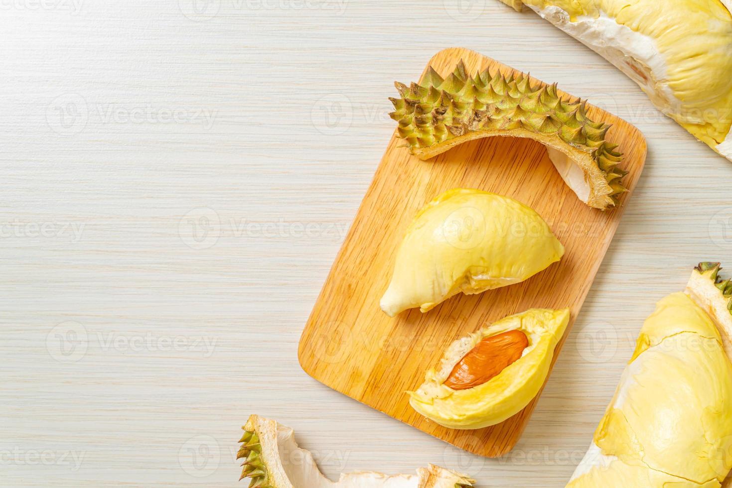 durian gerijpt en vers, durian schil foto