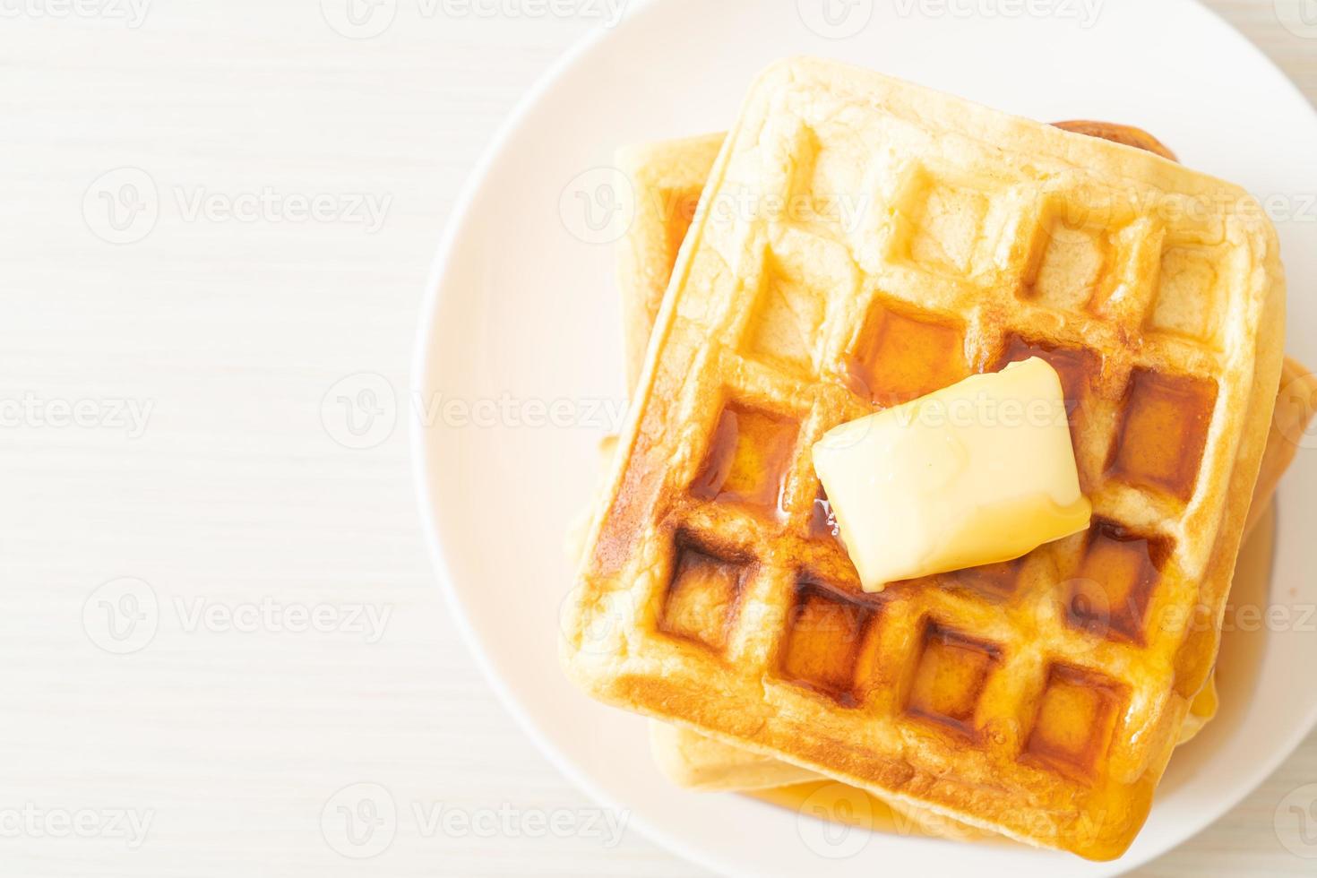 wafelstapel met boter en honing foto