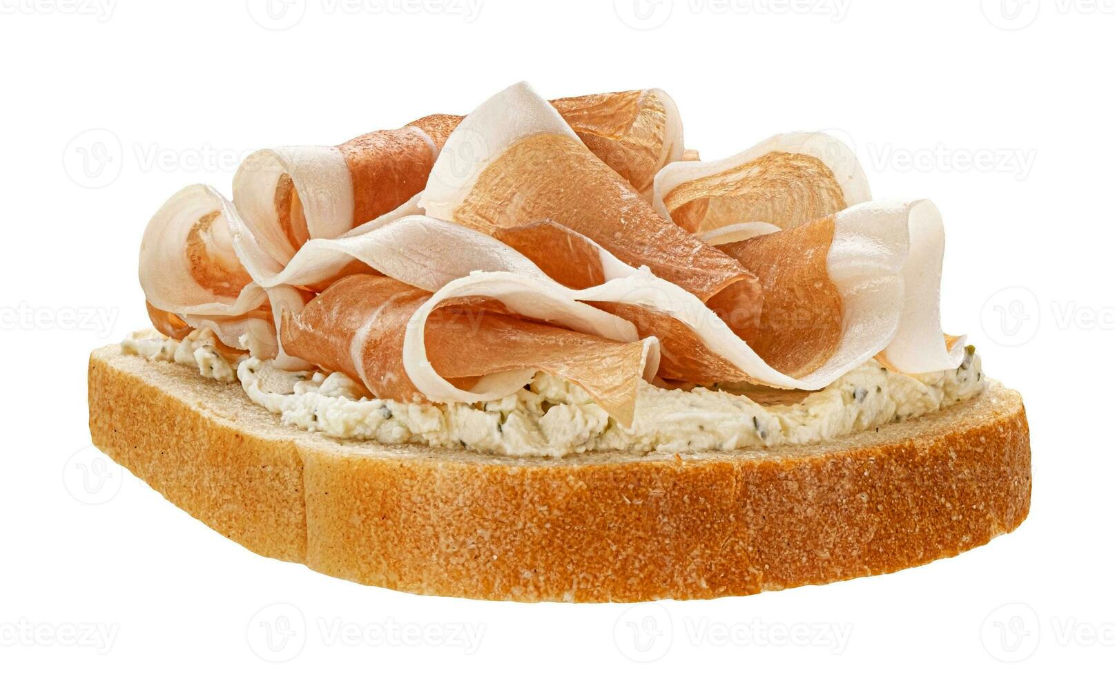 geroosterd brood met prosciutto geïsoleerd Aan wit foto