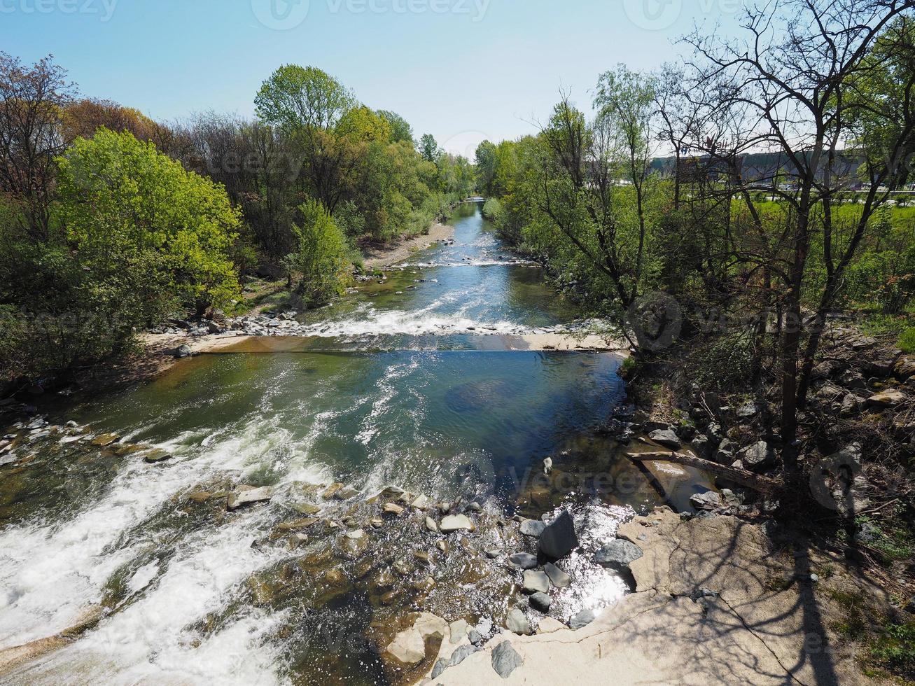 Sangone rivier in turijn foto