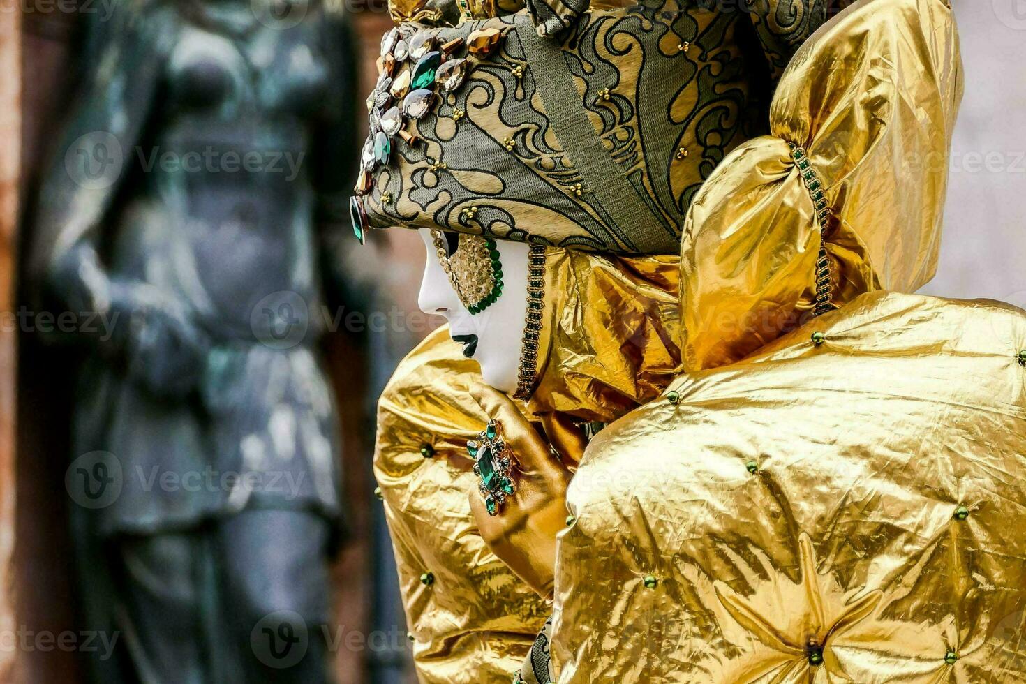 een persoon in een masker Bij de carnaval van Venetië foto