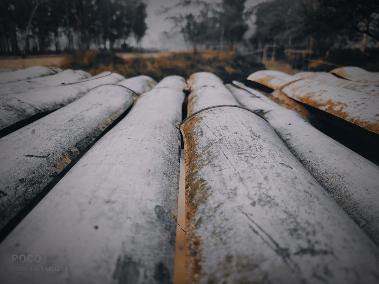 bamboe tafel over de natuur foto