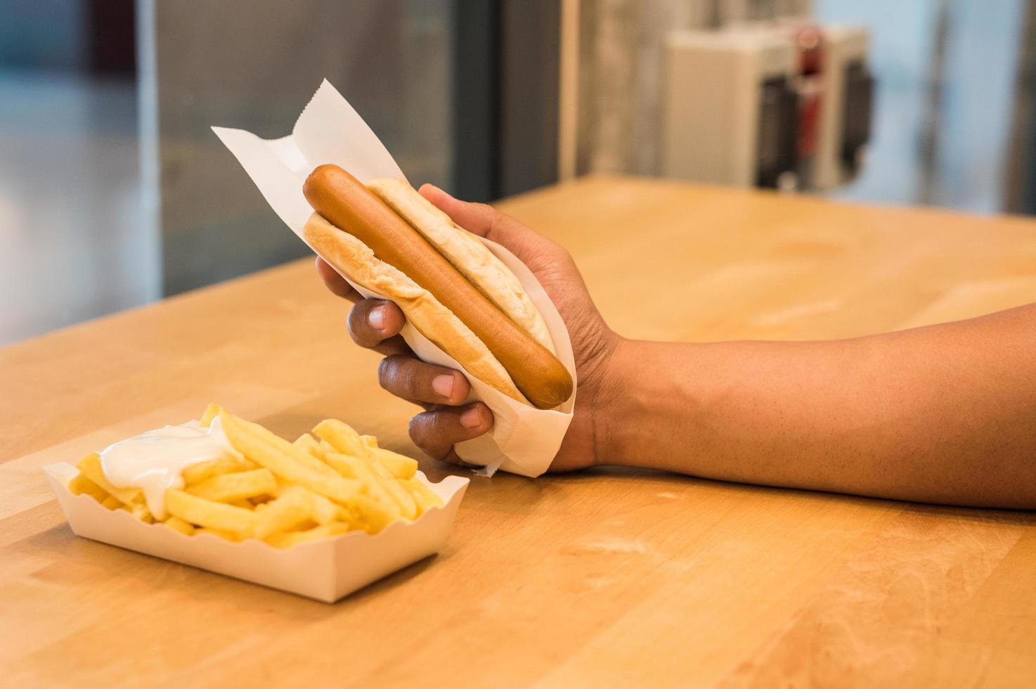 hotdog en frietjes. foto