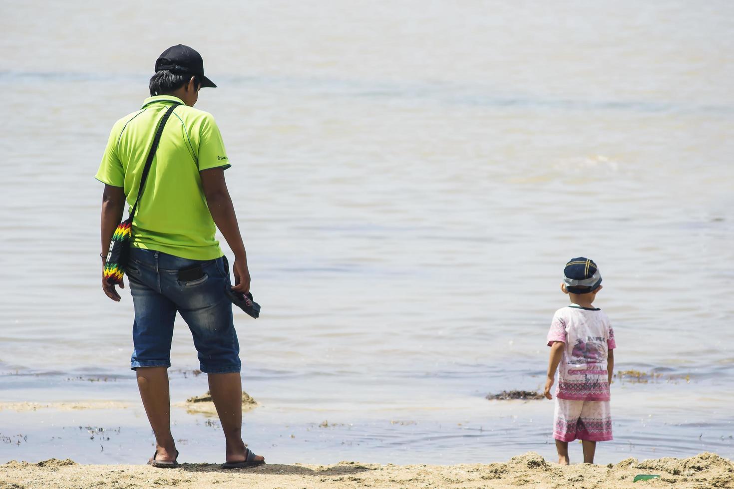 sorong, indonesië 2021- vader en kind foto