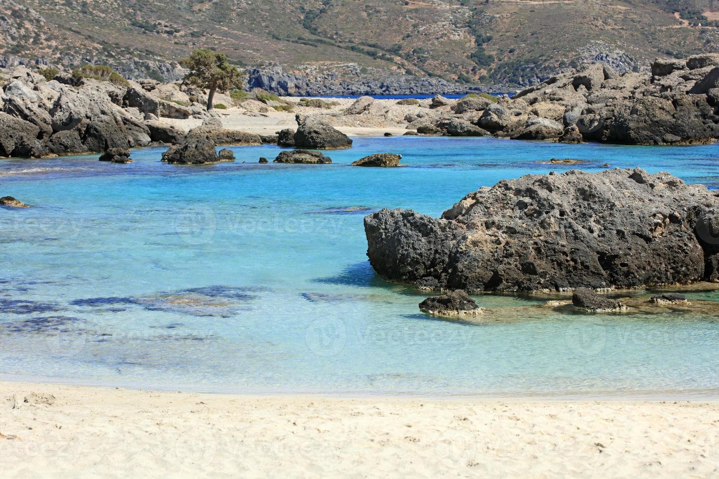 kedrodasos strand kreta eiland griekenland blauwe lagune kristalwater koralen foto