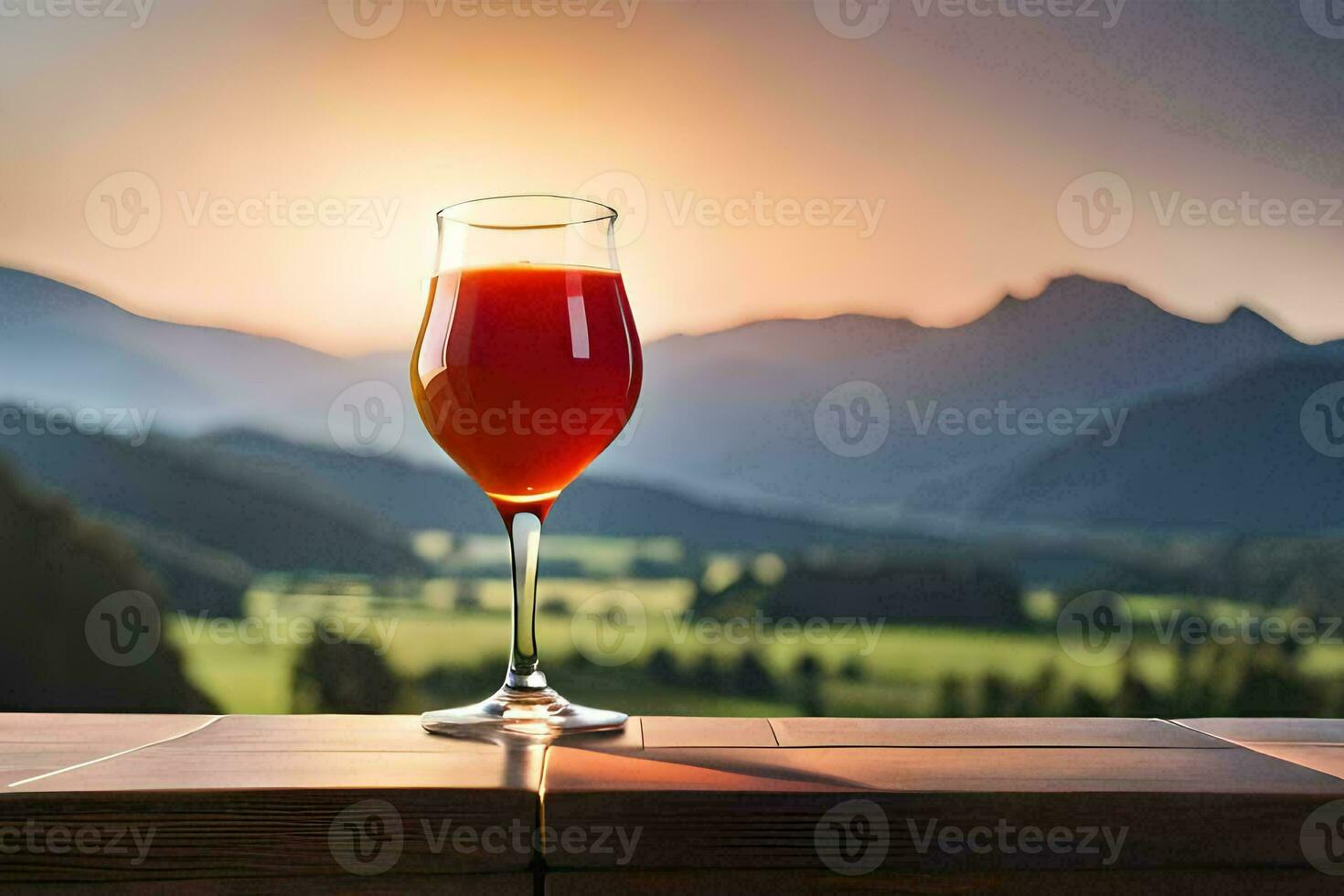 een glas van rood sap Aan een tafel in voorkant van een berg. ai-gegenereerd foto