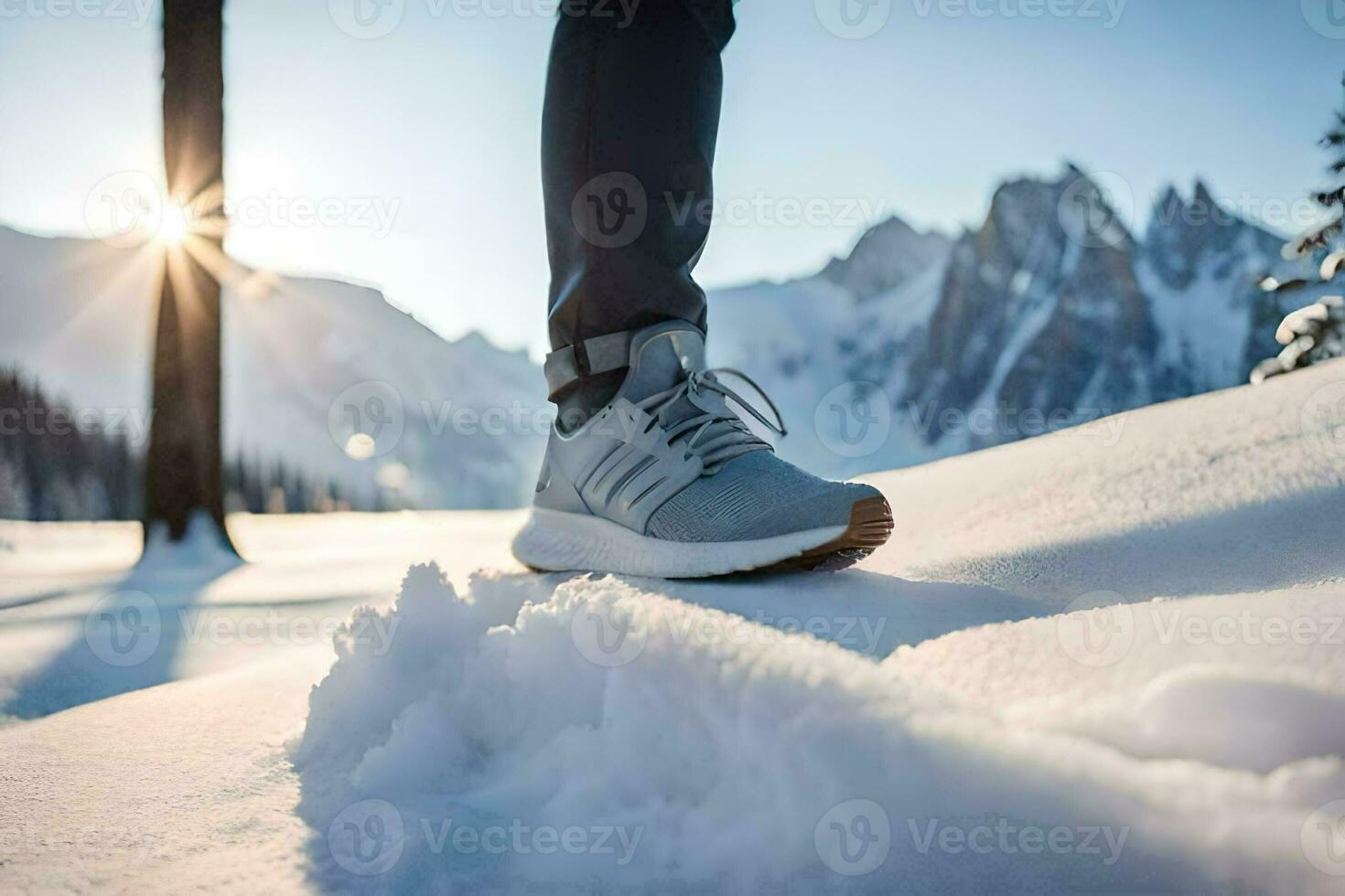 een persoon vervelend sportschoenen Aan een besneeuwd berg. ai-gegenereerd foto