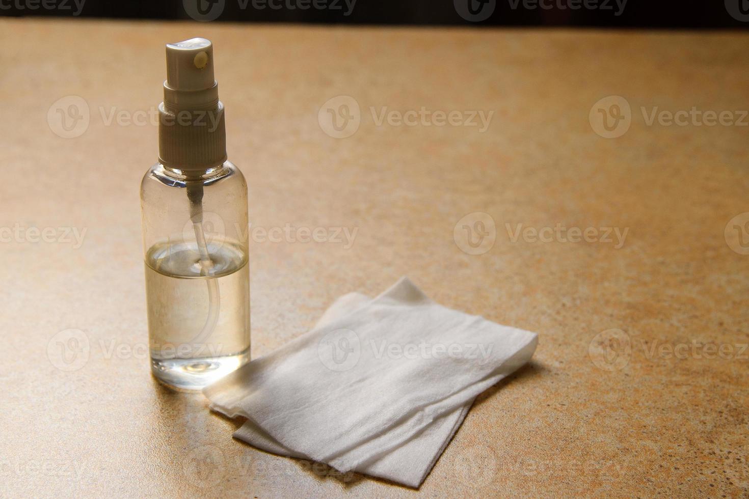 handspray antiseptisch voor desinfectie van handen foto