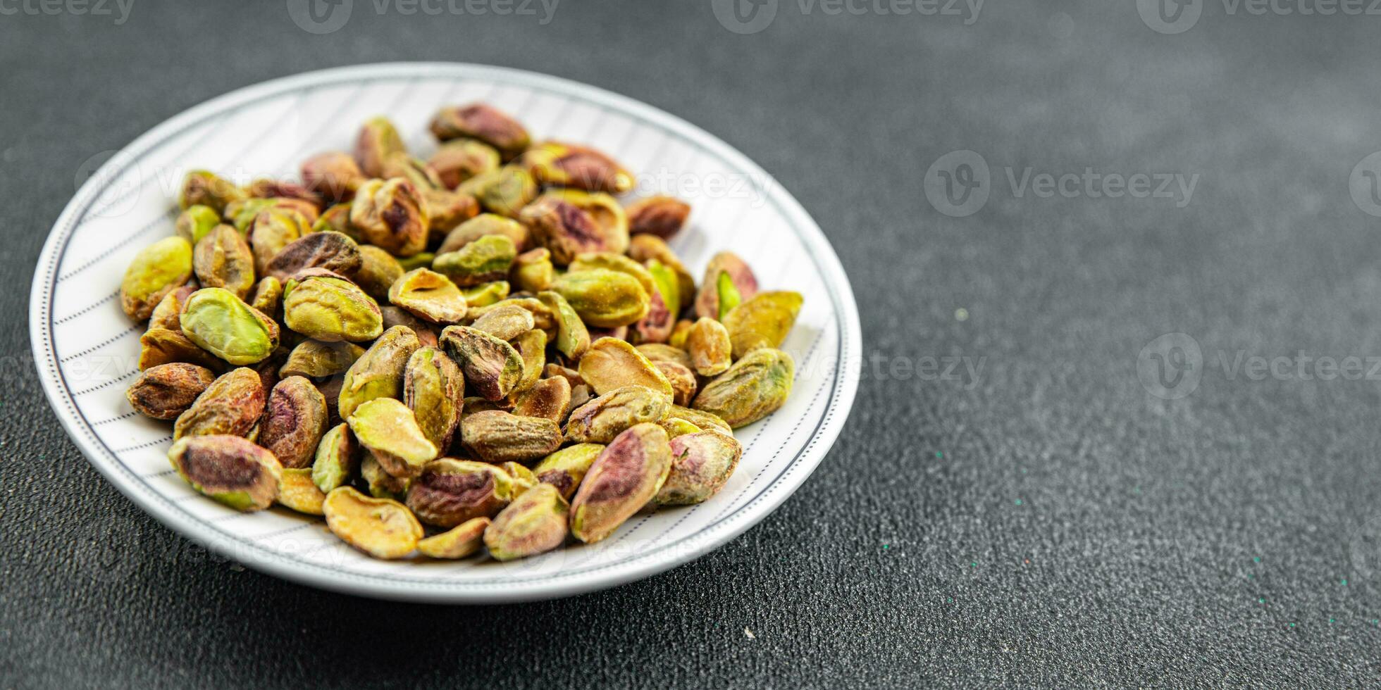 groente gepekeld salade komkommer, augurk, wortel, ui, bloemkool, peper voorafje maaltijd voedsel foto