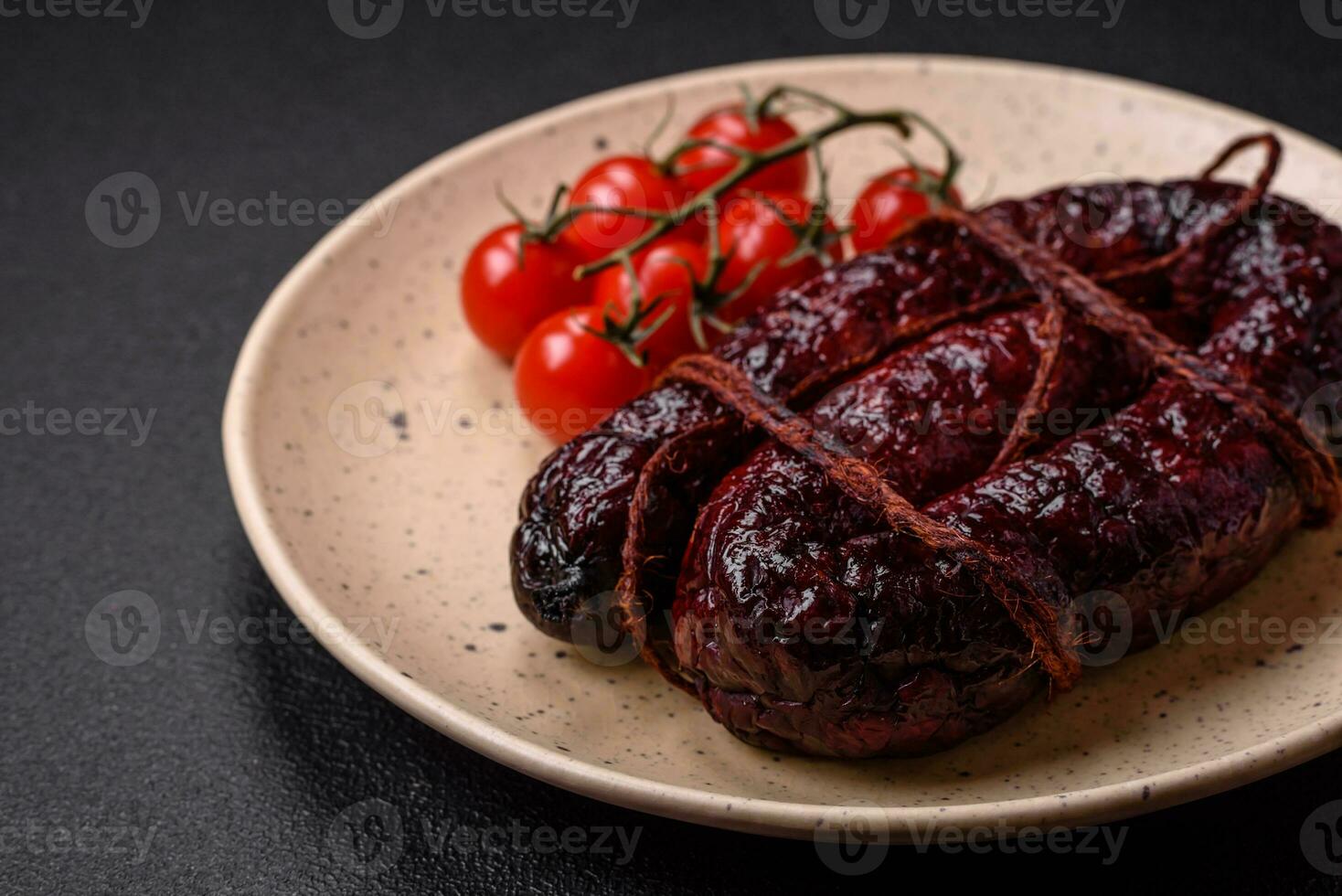 heerlijk zwart bloed worst of zwart pudding met specerijen en kruiden foto