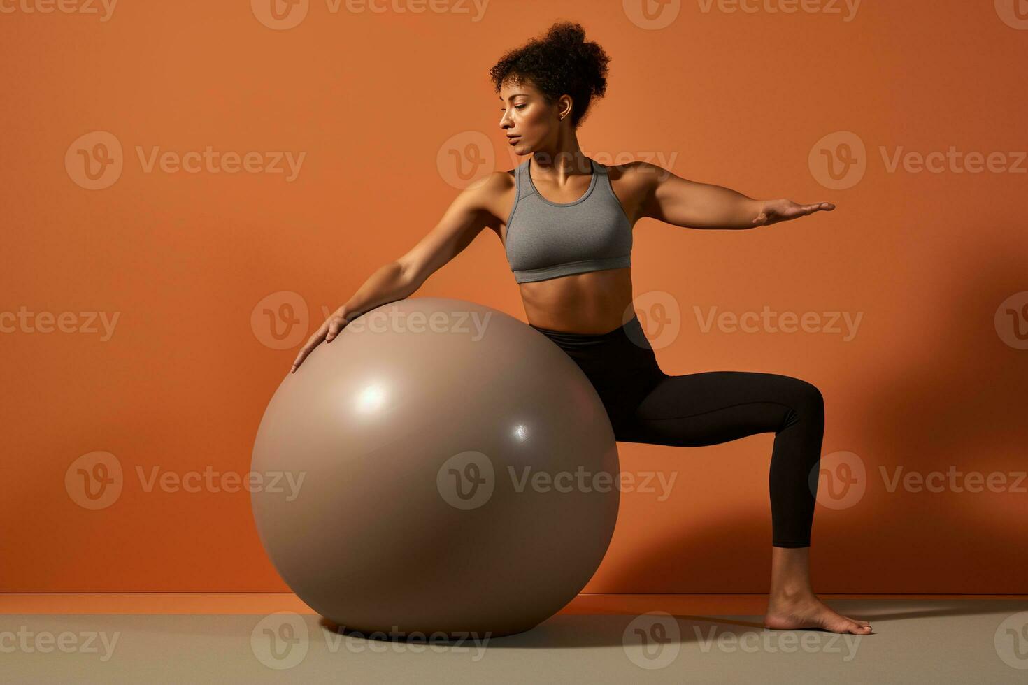 afro atleet vrouw aan het doen pilates Aan oefening bal generatief ai foto