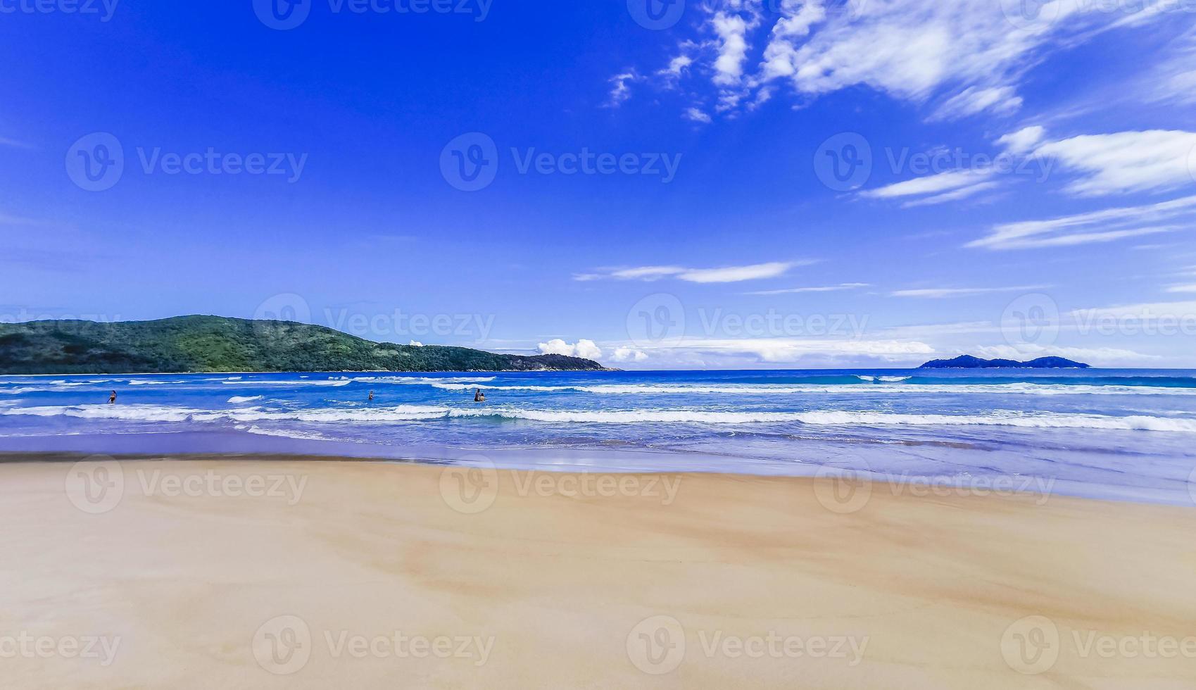 praia lopes mendes strand op het tropische eiland ilha grande brazilië. foto