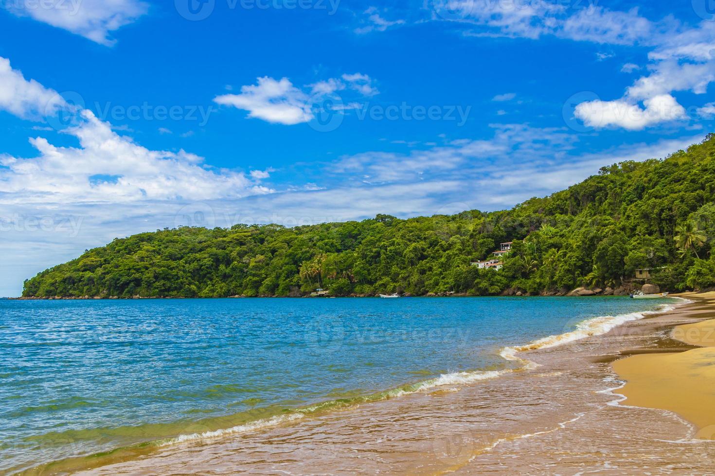 groot tropisch eiland ilha grande praia de palmas strand brazilië. foto