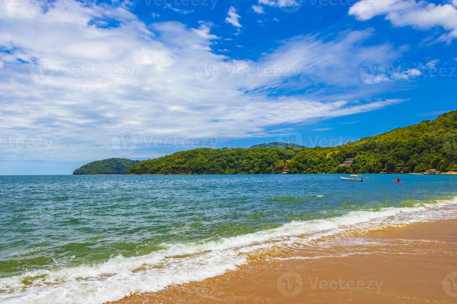 groot tropisch eiland ilha grande praia de palmas strand brazilië. foto