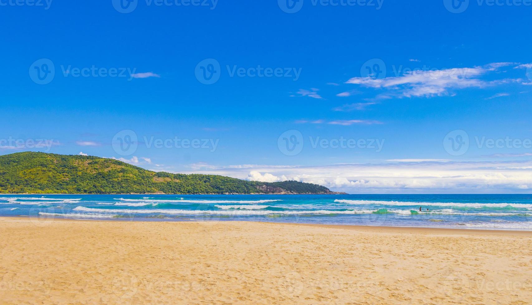 praia lopes mendes strand op het tropische eiland ilha grande brazilië. foto