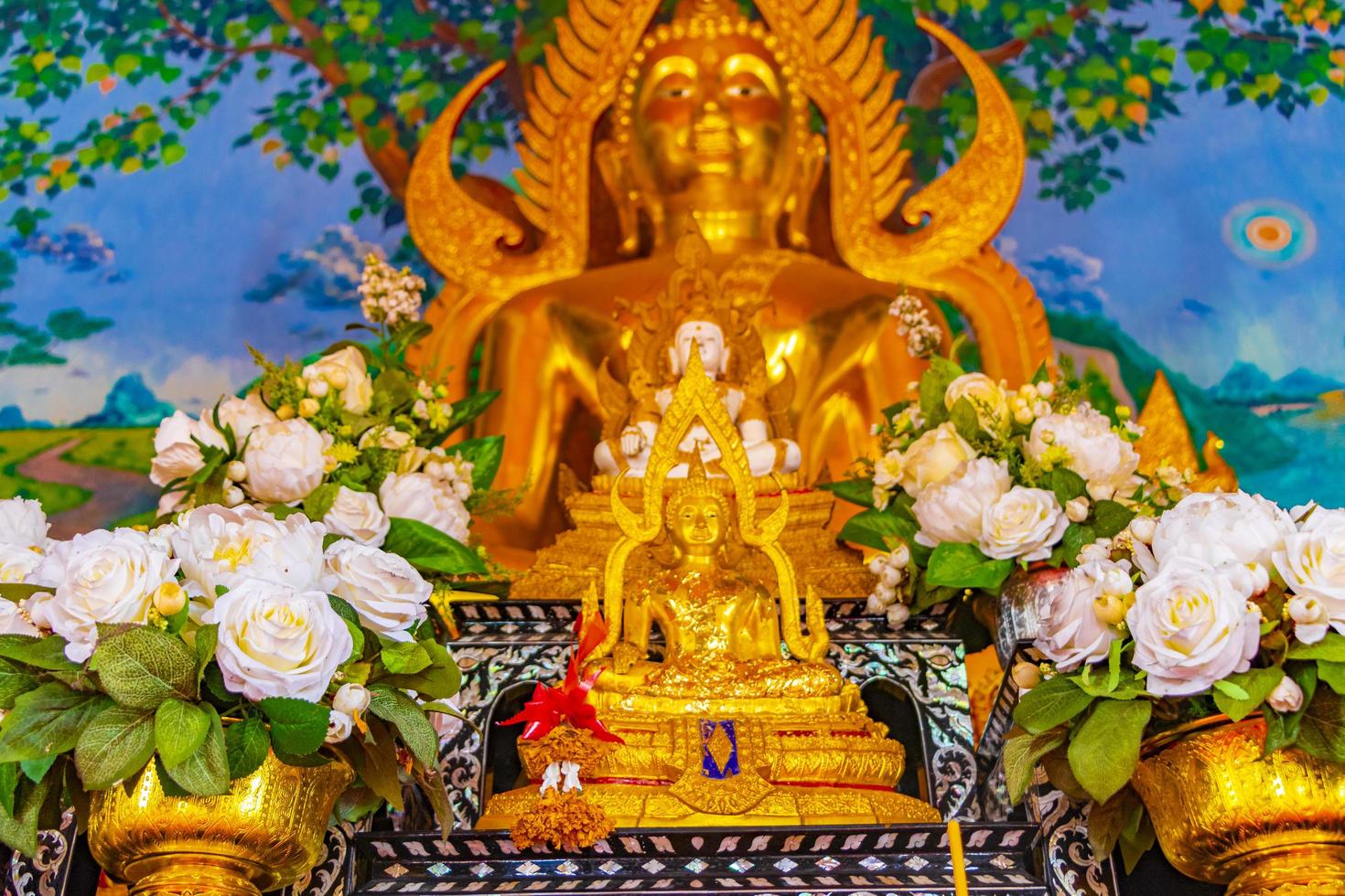 koh samui, thailand, 2021 - gouden boeddhabeeld foto