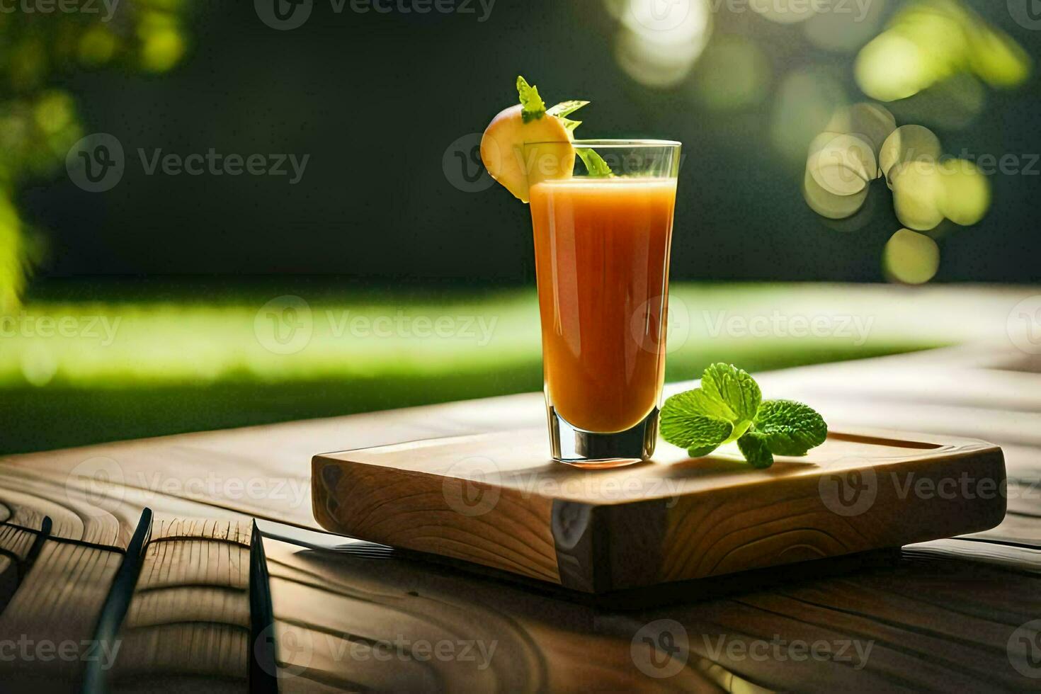 een glas van oranje sap Aan een houten tafel. ai-gegenereerd foto