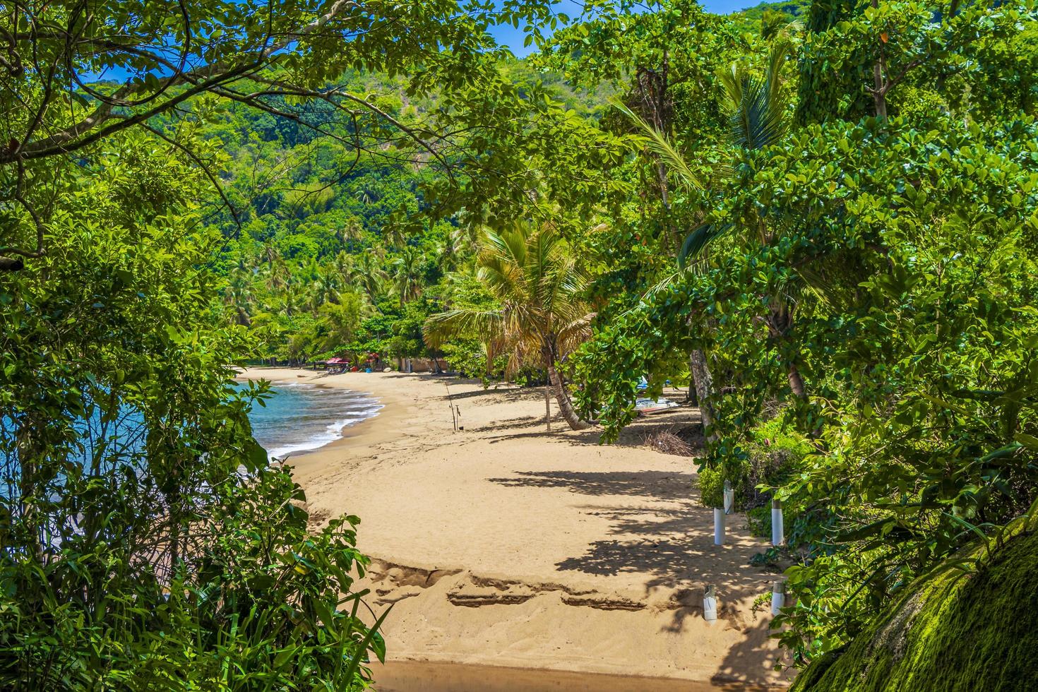 groot tropisch eiland ilha grande praia de palmas strand brazilië. foto