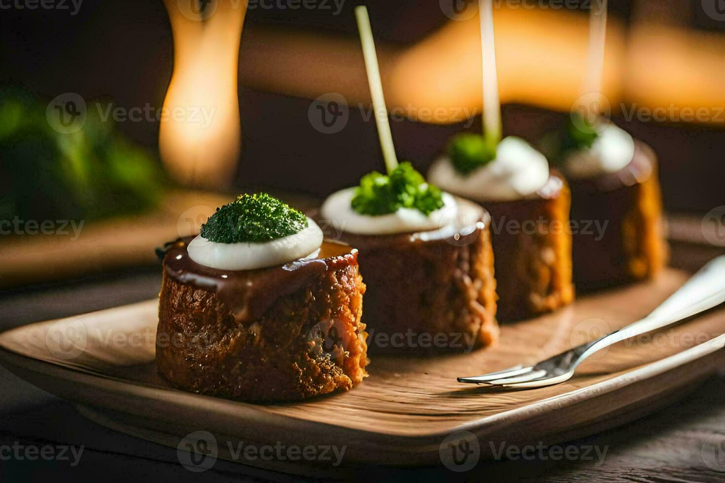 klein cakes met room en groen groenten Aan een houten bord. ai-gegenereerd foto