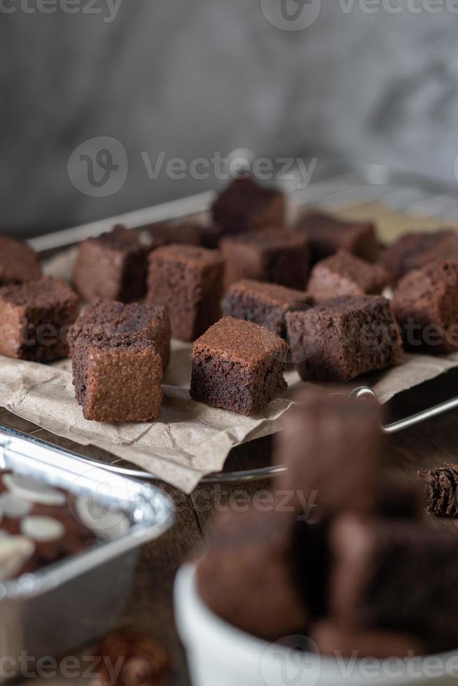 chocolade brownie cake, dessert met melk foto