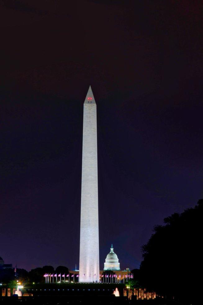 Washington monument in Washington DC 's nachts foto