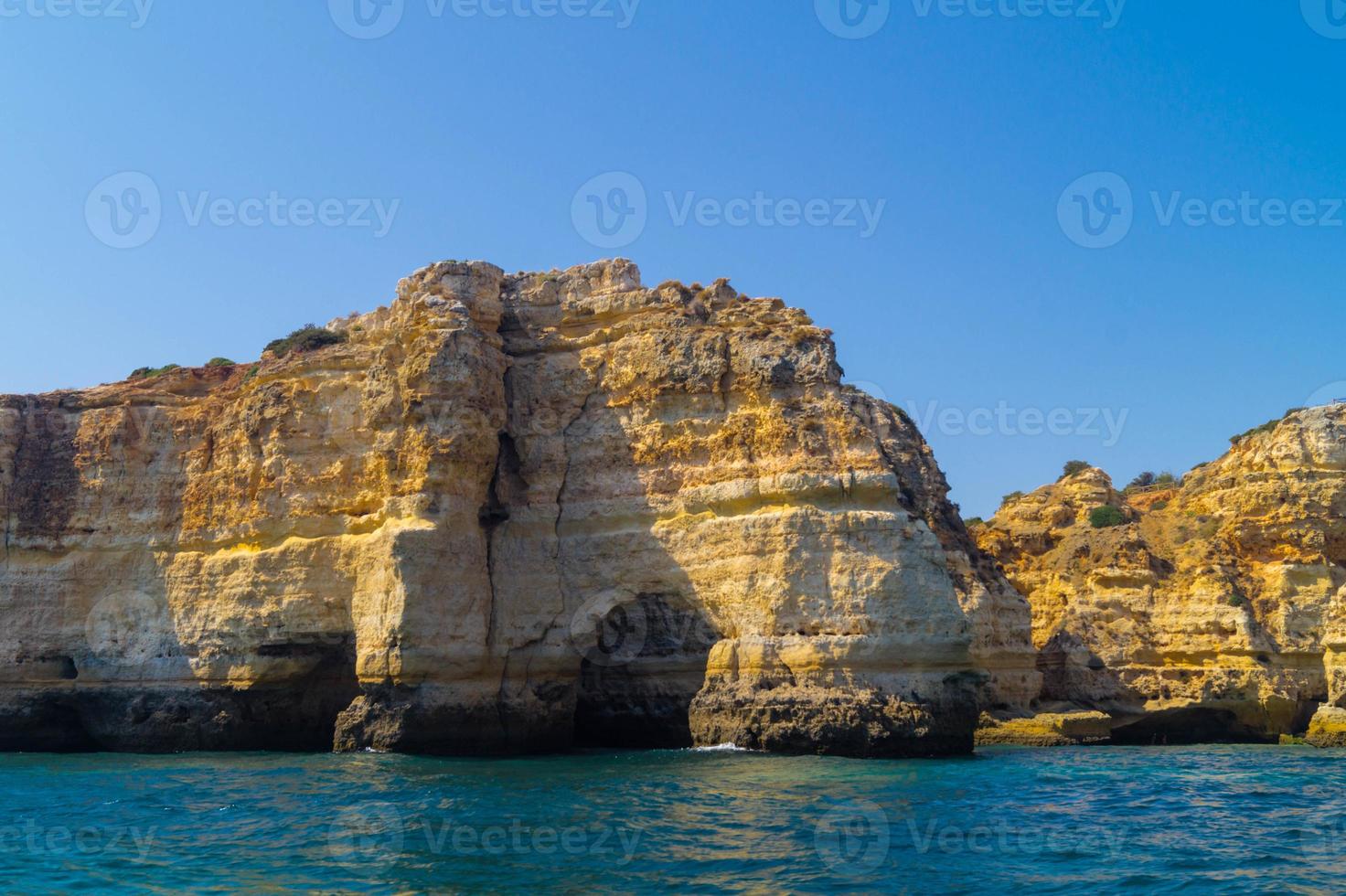 kustlijn van algarve portugal foto