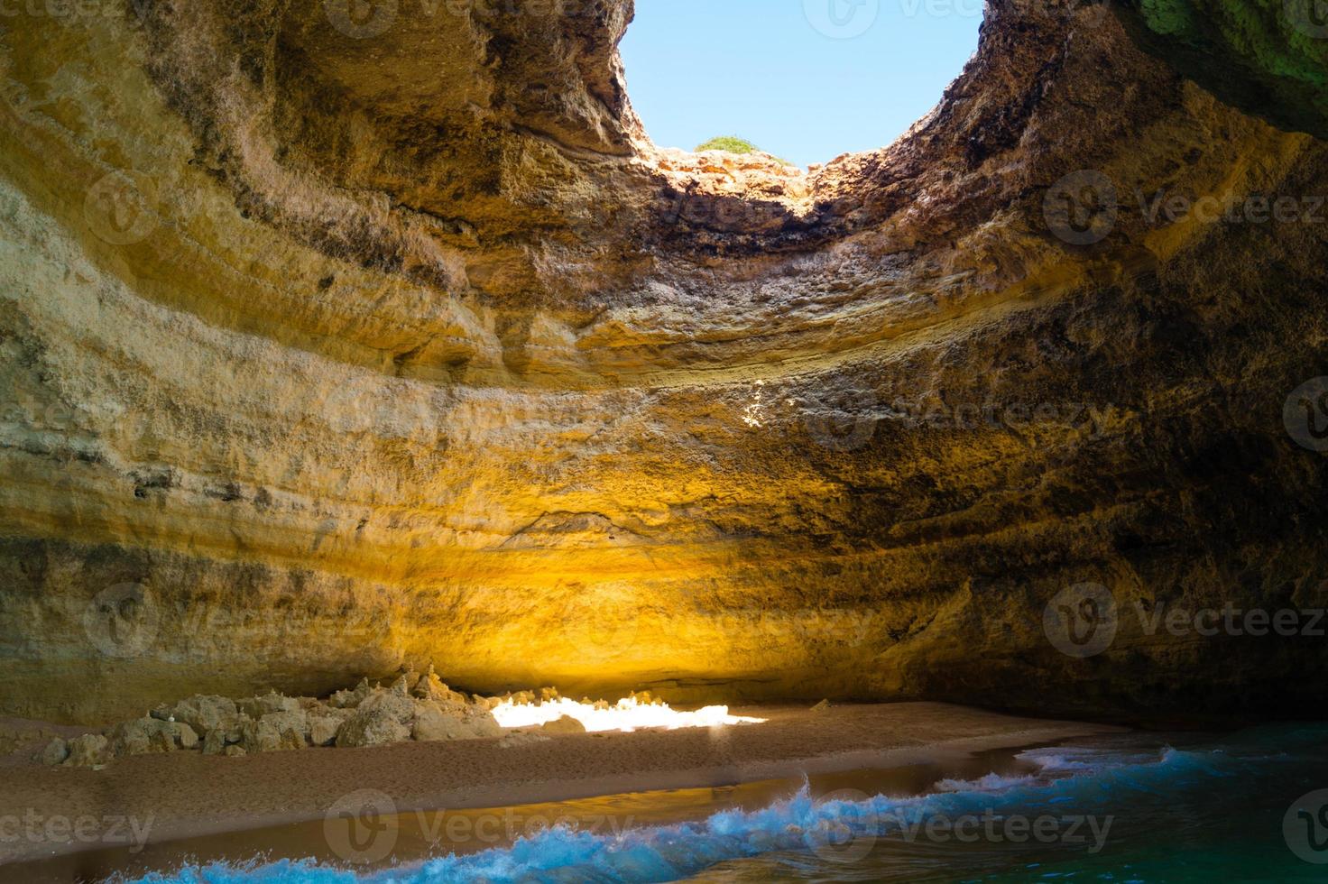 kustlijn van algarve portugal foto