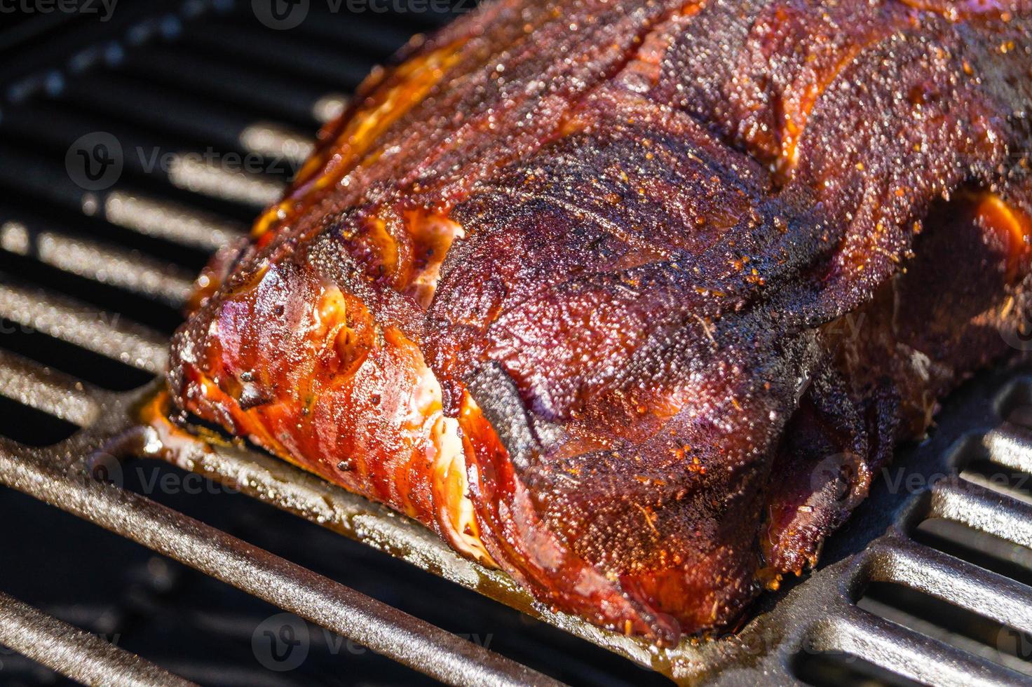 langzaam gebarbecued vlees met kruiden en specerijen foto