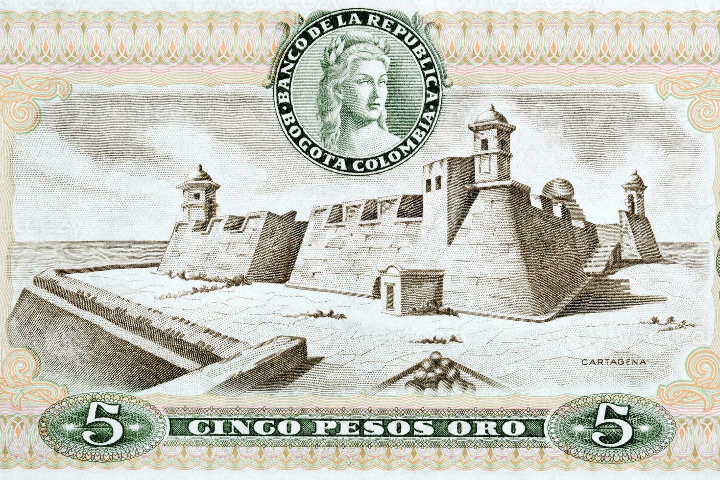 vesting Bij Cartagena van oud Colombiaanse geld foto