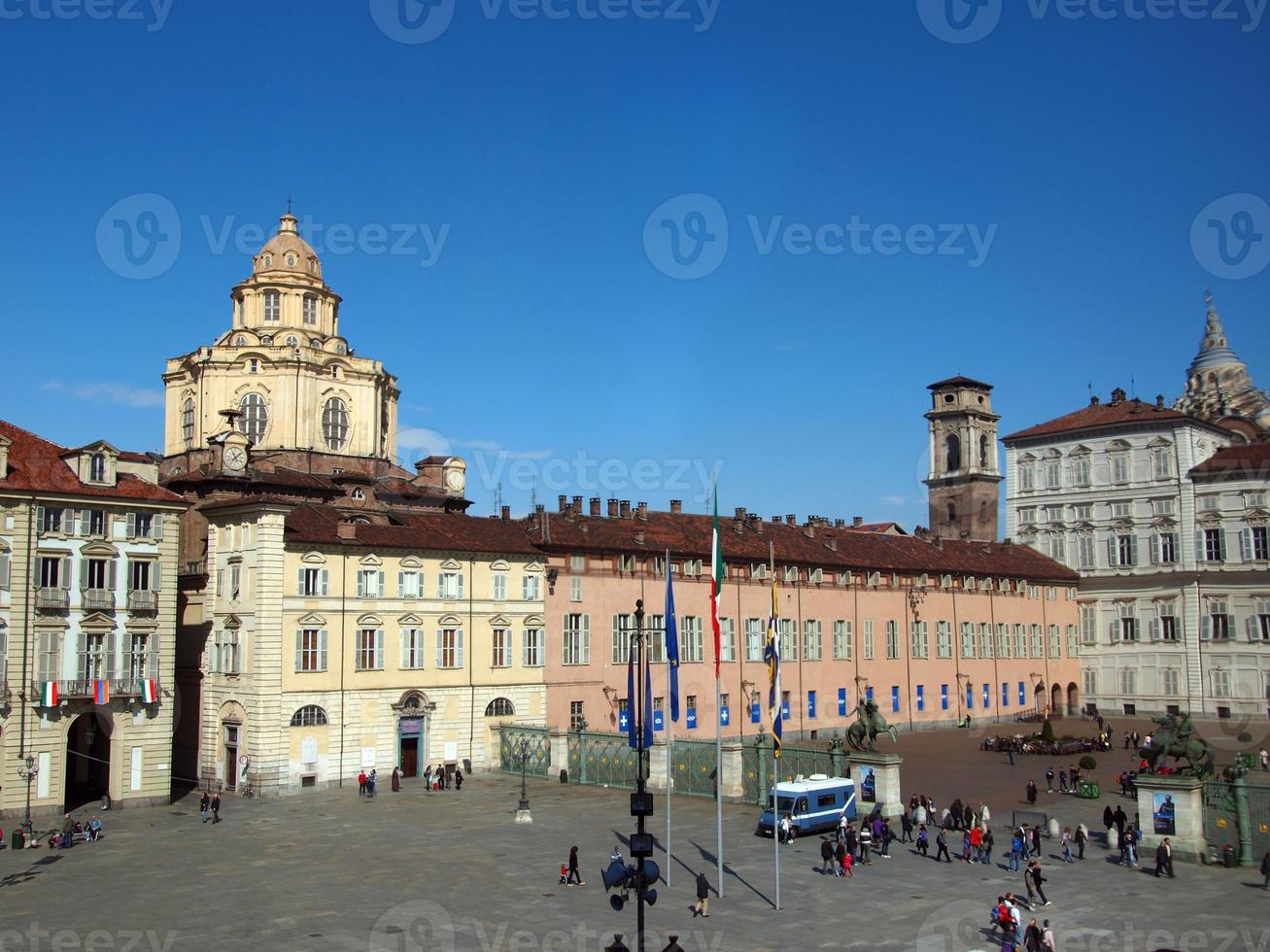 piazza castello centraal barok plein in turijn, italië foto