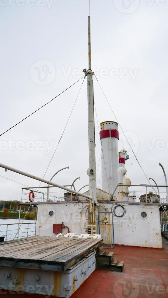 retro vintage angara ijsbreker scheepsdek in irkutsk, rusland foto