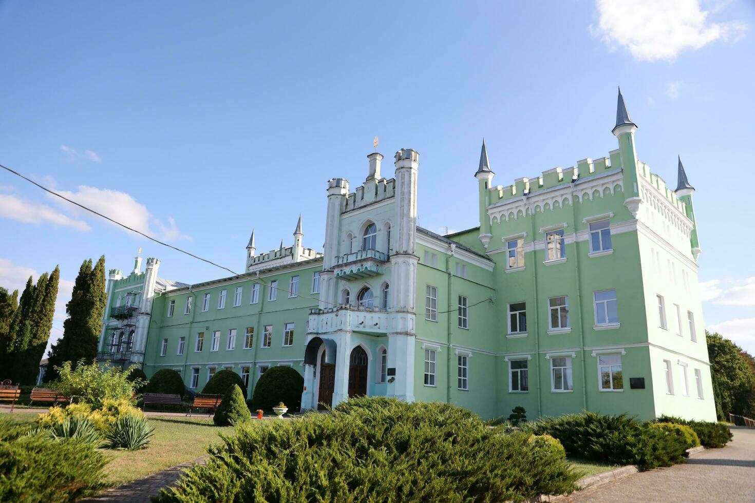 ternopil, Oekraïne - september 16, 2023 kremenets bosbouw college is een hoger leerzaam instelling in de dorp van bilokrynytsie, kremenets wijk foto