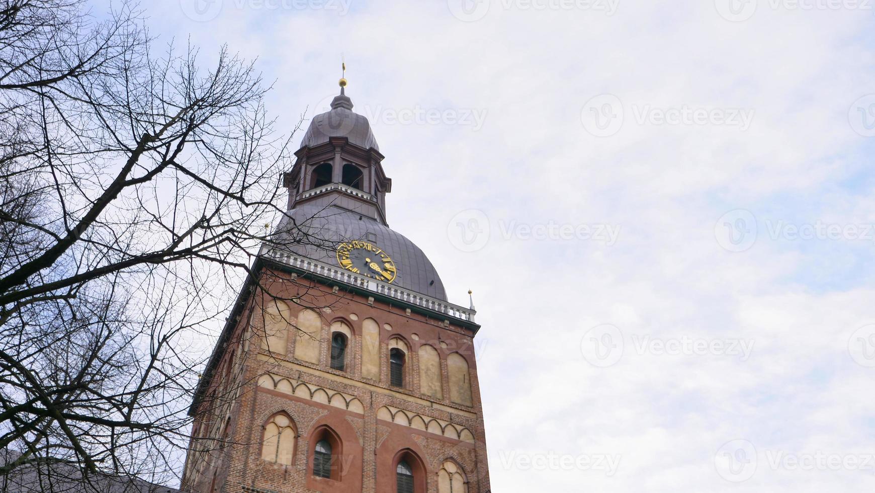 beroemde landschapsmening van architectuur in de oude stad van Letland Riga foto