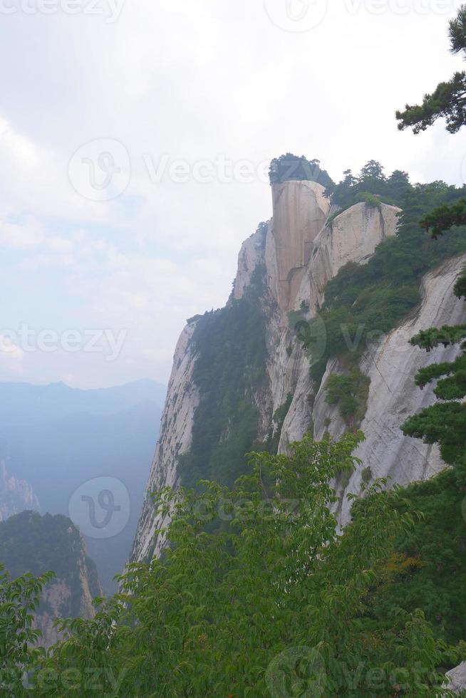 heilige taoïstische berg berg huashan, populaire toeristische plaats in china foto