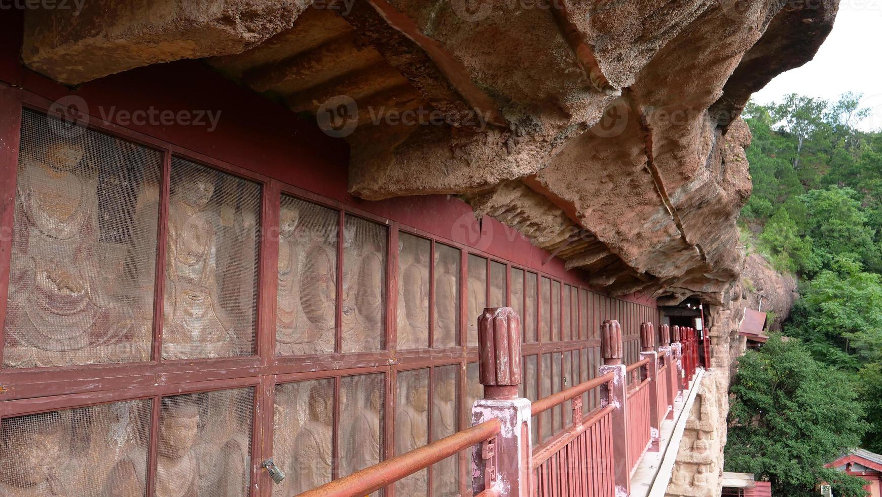 maijishan grot-tempel complexe gang in tianshui stad, gansu china foto