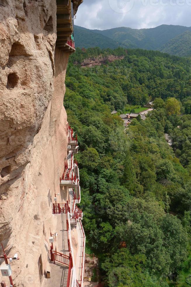 maijishan grot-tempelcomplex in tianshui city, gansu provincie china. foto