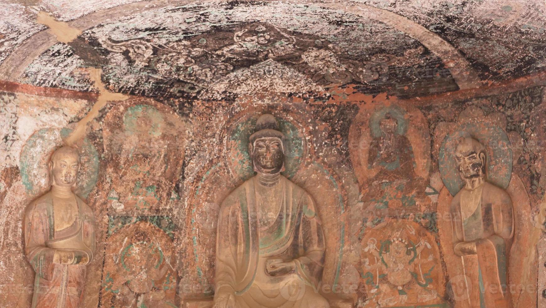 boeddhistische grotten sculptuur in bingling tempel lanzhou gansu, china foto