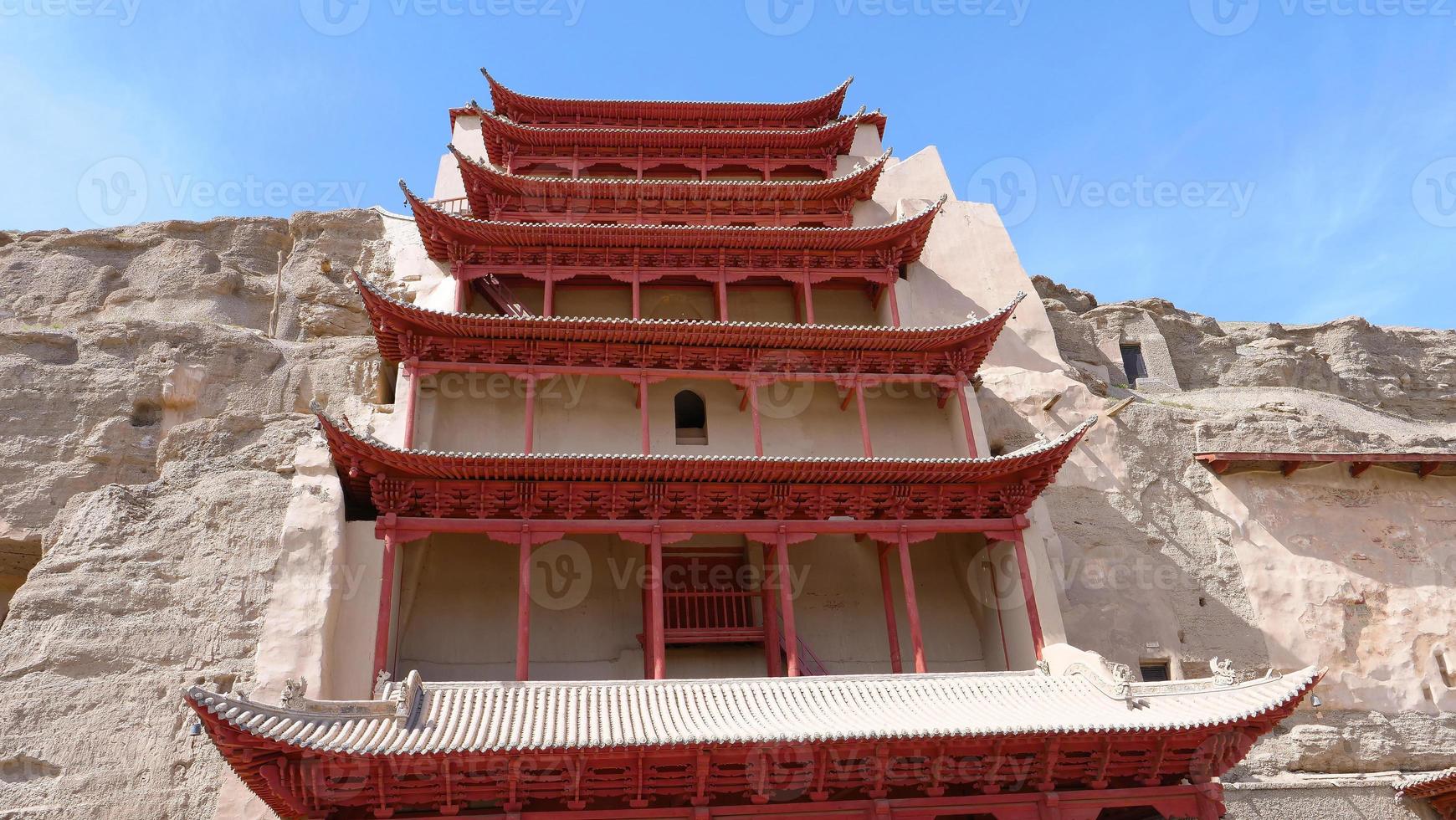 oude boeddhistische architectuur dunhuang mogao grotten in gansu china foto