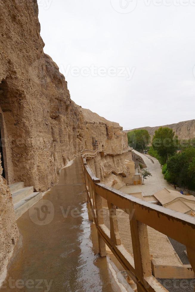 landschapsmening van de yulin-grot in dunhuang ggansu china foto