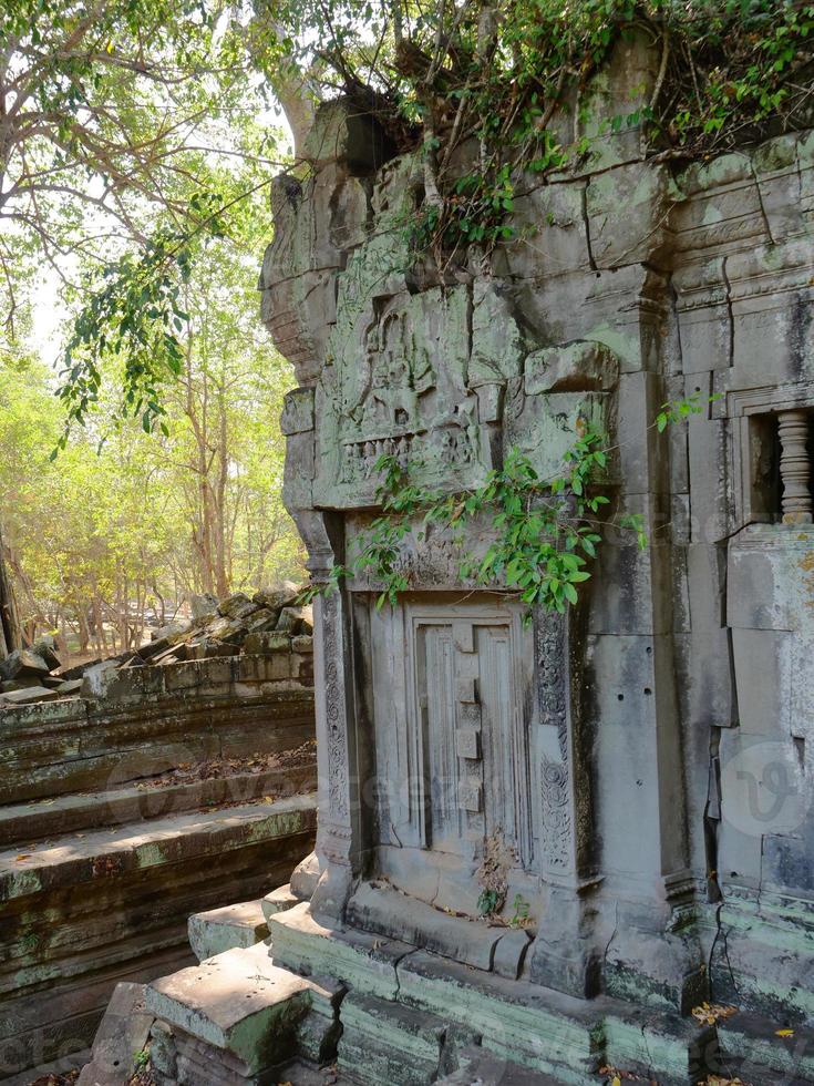 beng mealea oude tempelruïnes in sieam ream, cambodja foto