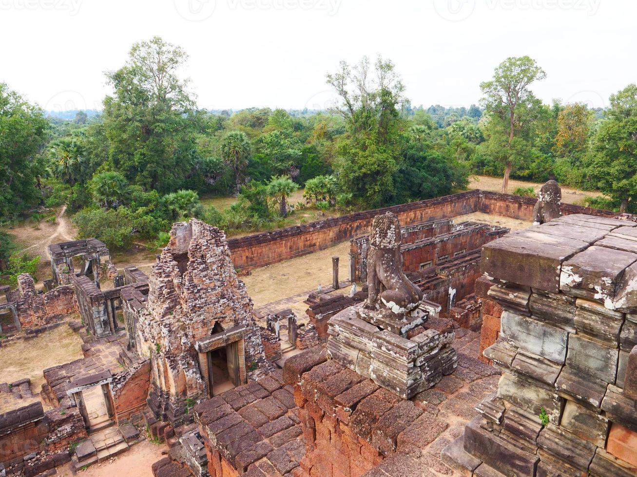 oude boeddhistische khmer-ruïne van pre rup, siem reap cambodja. foto