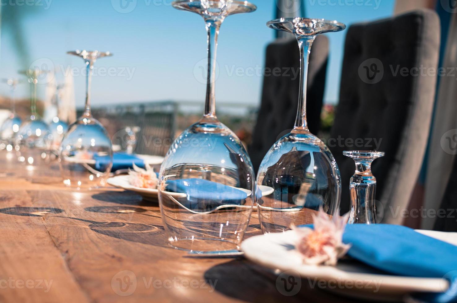 tafelopstelling voor bruiloft of evenement, blauwe details foto
