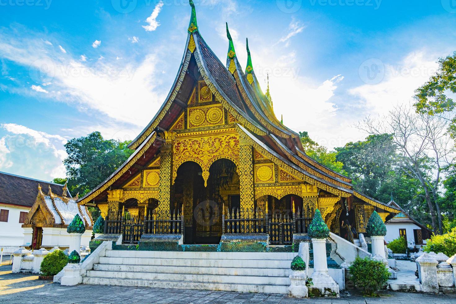 wat xieng string tempel van gouden stad luang prabang laos. foto