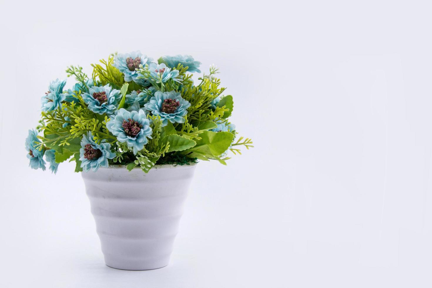 kunstmatige bloemboeket decoratie, kopieer ruimte achtergrond foto