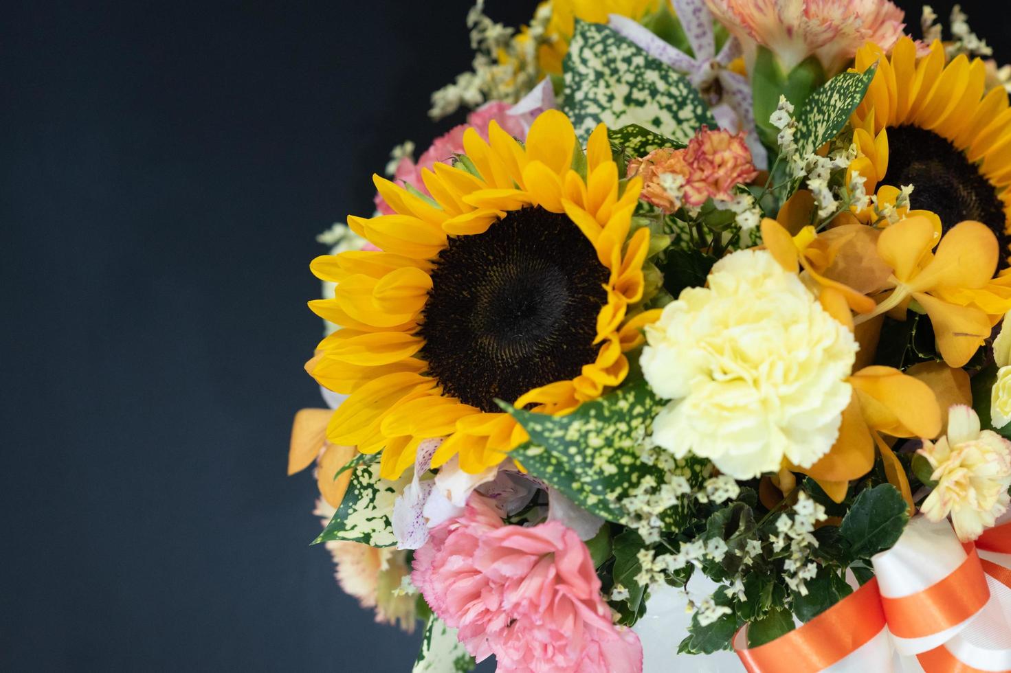 mooi boeket bloemen kleurrijk, bloemstuk foto