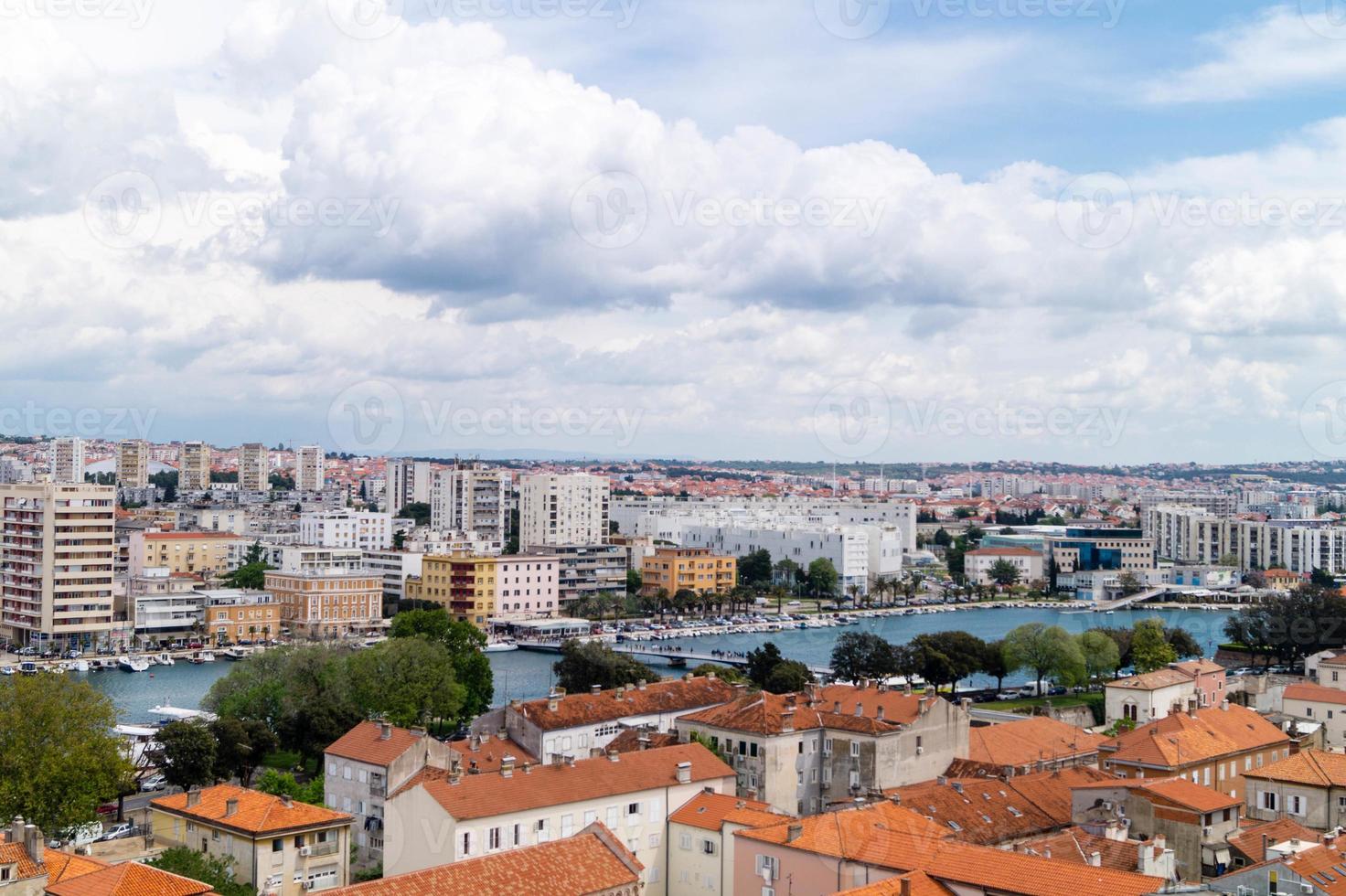 zadar in kroatië vanuit het perspectief van sv. stosije kathedraal foto