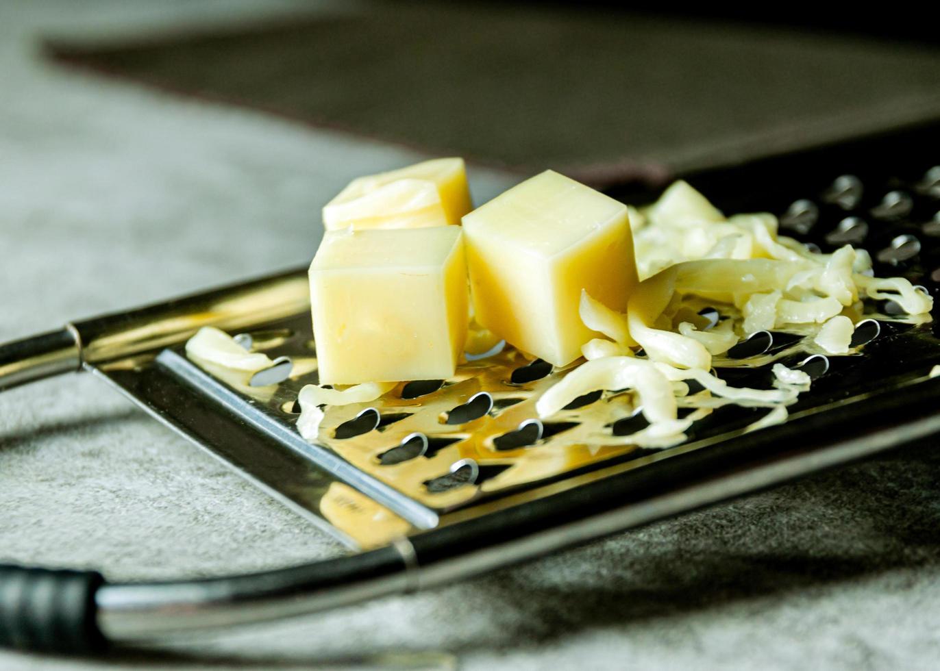 geraspte Parmezaanse kaas, kaasrasp met cheddar foto