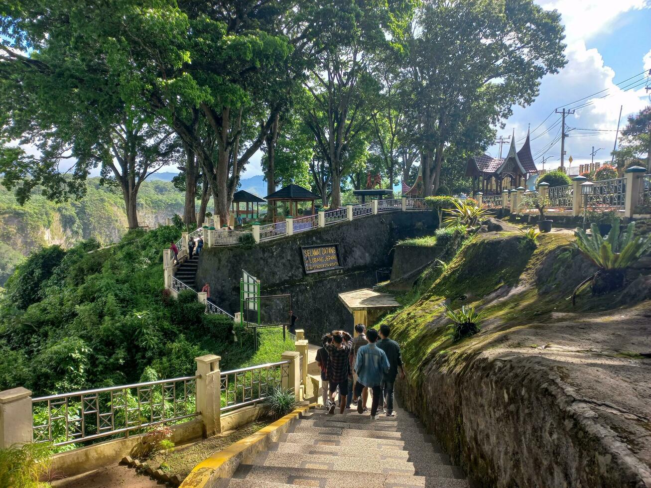 toerist attracties dat hebben mooi en koel keer bekeken in panorama baru, bukittinggi, west sumatra, Indonesië - mei 22, 2023 foto