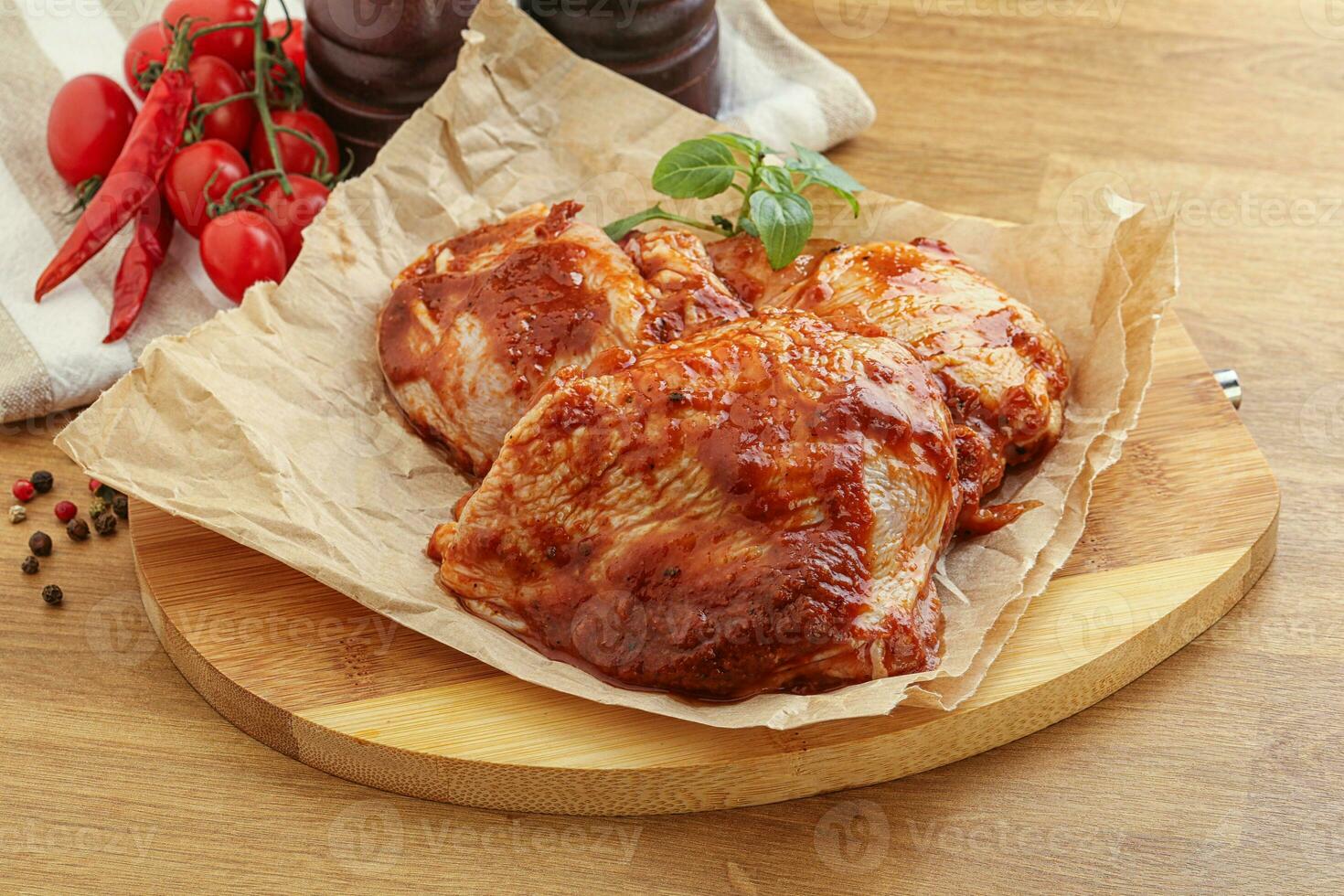 gemarineerde kippenpoot in tomatensaus foto