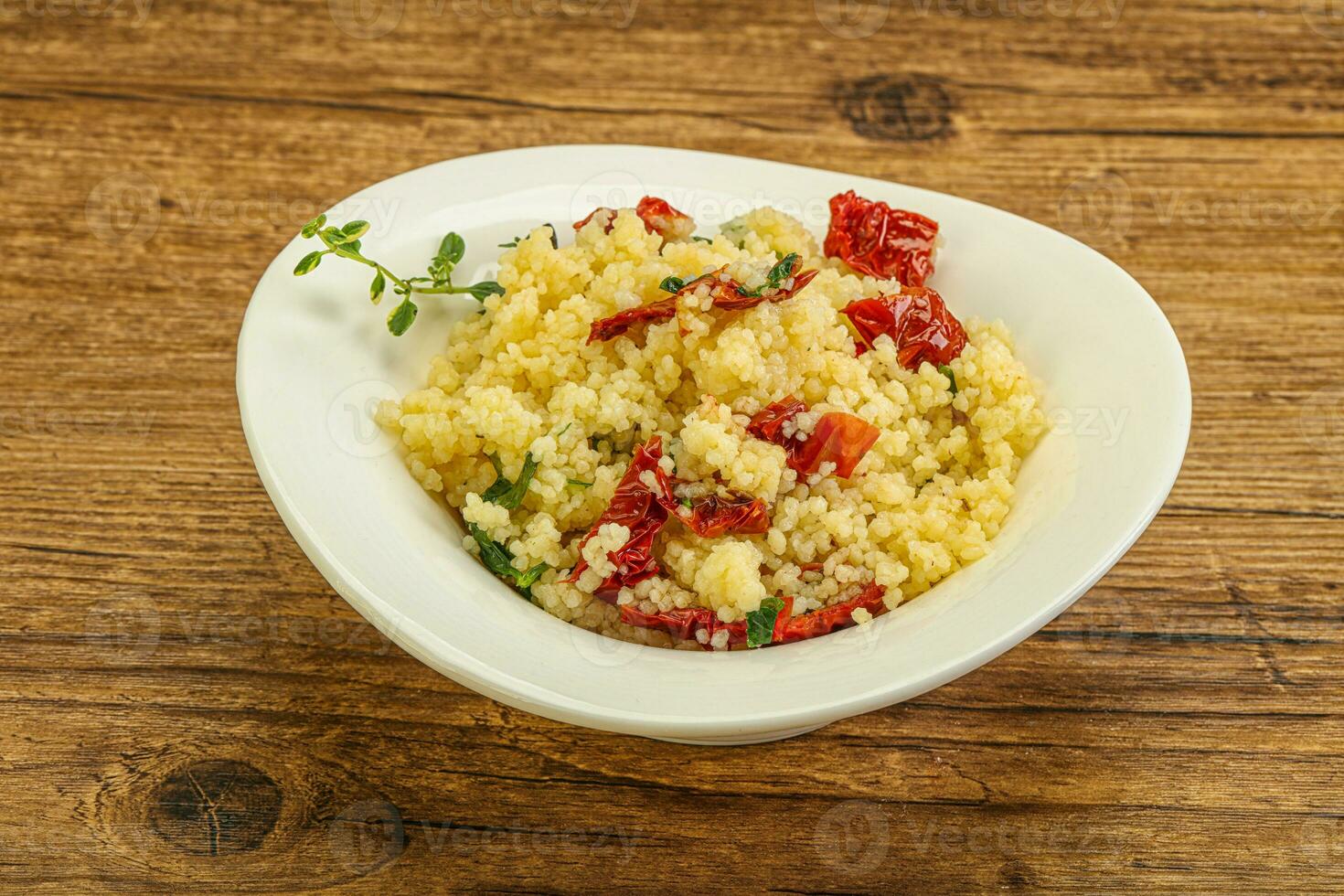 vegetarische uisine - couscous met groenten foto